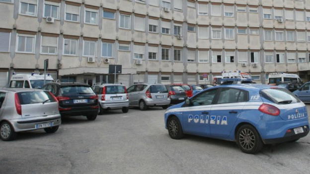 Lecce, si allontana dal reparto dell’ospedale: trovato morto in un terreno