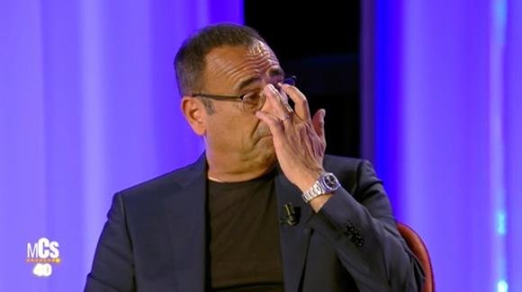 Carlo Conti in lacrime al Maurizio Costanzo Show: “Per favore cambiamo argomento"