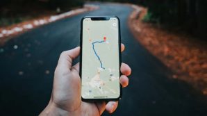 Google Maps: lotta al review bombing, in test il mezzo di trasporto predefinito