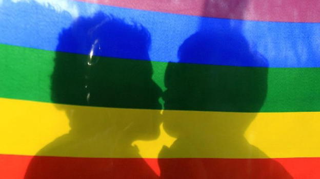 Prato, le coppie LGBT non potranno partecipare al ballo scolastico di fine anno