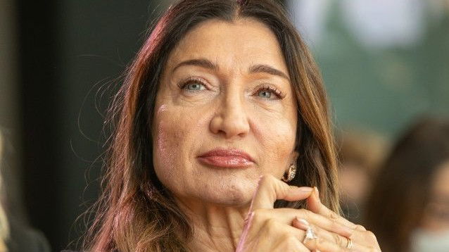 Bufera su Elisabetta Franchi: "Assumo solo donne over 40, si sono già sposate e hanno fatto figli"