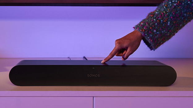 Sonos annuncia la soundbar economica Ray e l’assistente vocale Sonos Voice Contro