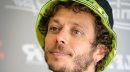Valentino Rossi insultato per la foto con la figlia. Il motivo? Occhio al dettaglio