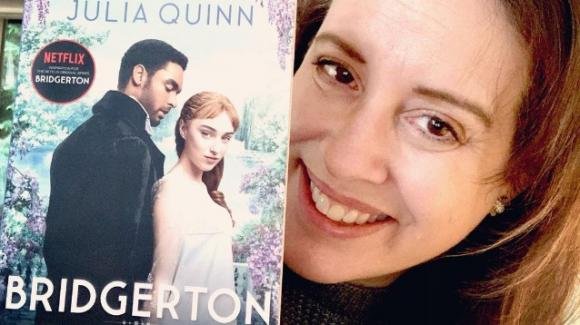 Chi è Julia Quinn, l’autrice dei romanzi che hanno ispirato la fiction Bridgerton 2