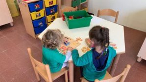Orrore a Roma, bimba di 3 anni ha la scritta