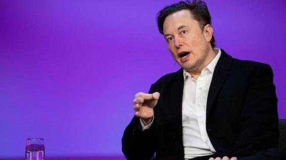 Elon Musk traumatizza i dipendenti di Twitter, promettendo licenziamenti e moderazione blanda