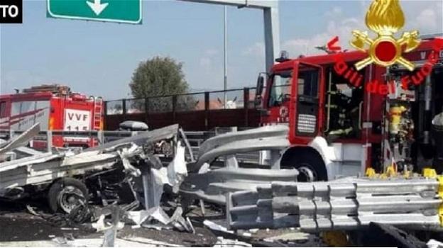 Italia, tragico schianto tra 4 mezzi pesanti: morti e feriti sull’asfalto