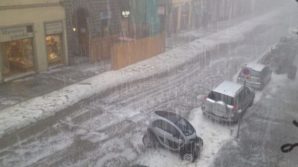 Meteo, crollo termico con piogge e violente grandinate: le zone colpite