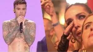 Fedez, lacrime e commozione durante il concerto di Love Mi: la Ferragni non regge
