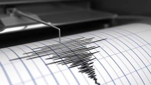 Violento terremoto di magnitudo 4.8, avvertito in Italia. Panico e gente in strada