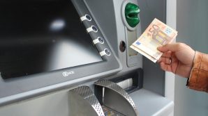 Ecco cosa si rischia prelevando questa cifra: italiani su tutte le furie