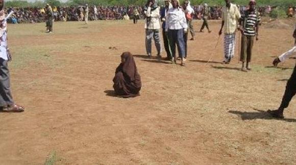 Sudan: 20enne sarà lapidata a morte per adulterio