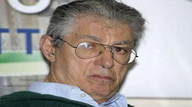 Umberto Bossi, "Morto in un terribile incidente": la notizia poco fa