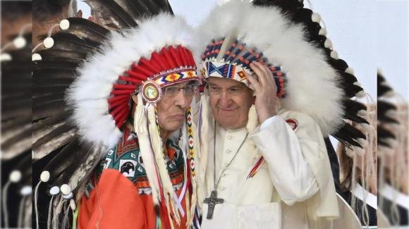 Papa Francesco incontra le comunità indigene in Canada: "Chiedo perdono a Dio per le loro sofferenze"