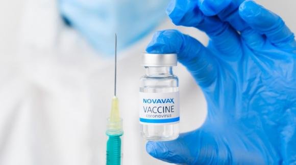 Vaccini Covid-19, Ema: "Miocardite e pericardite tra gli effetti collaterali del Novavax"