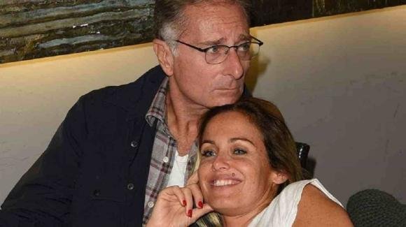 Sonia Bruganelli e Paolo Bonolis in crisi? Fotografati insieme in vacanza a Formentera