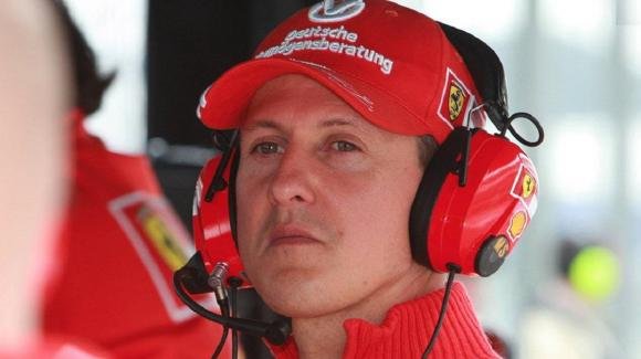 Michael Schumacher, la tragica notizia in diretta Tv: i tifosi del pilota con le lacrime agli occhi