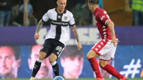Parma-Bari 2-2: la prima giornata di Serie B si apre con un match spettacolare