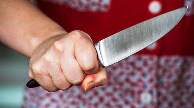 Donna taglia i genitali al compagno, scoperto mentre cercava di stuprare sua figlia 14enne: "Non ho rimpianti"