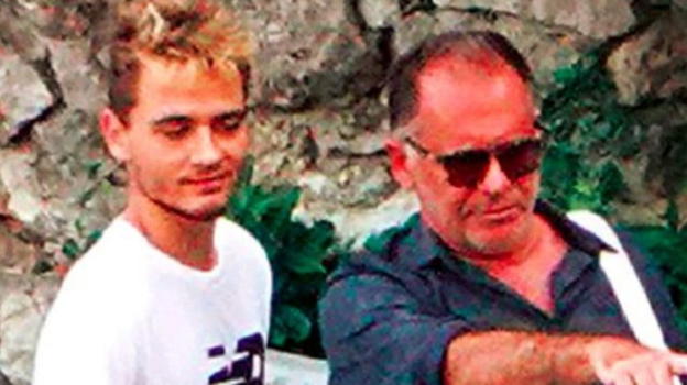 Simone Antolini, il fidanzato di Cecchi Paone insultato: "Mi chiedono se mi paga bene"