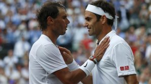 Rafael Nadal saluta Roger Federer: