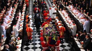 Tra pubblico e privato, l’ultimo saluto alla Sovrana Elisabetta II