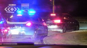 Spettacolare inseguimento sulla Brindisi-Tuturano: polizia recupera camion ed escavatore rubati