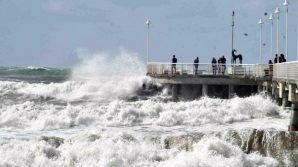 Massa: 19enne disperso in mare dopo un tuffo dal pontile