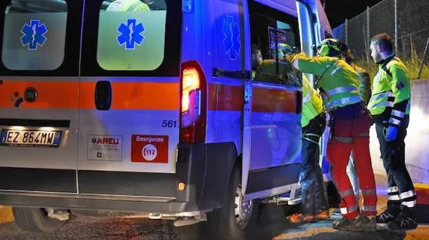 Macerata, donna partorisce in casa e la bimba muore: “Non sapevo di essere incinta”