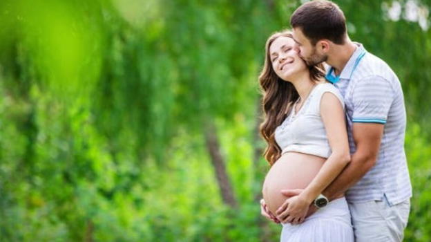Quale è l’età giusta per fare un figlio? Tra i 35 e i 49 anni, lo rivela uno studio