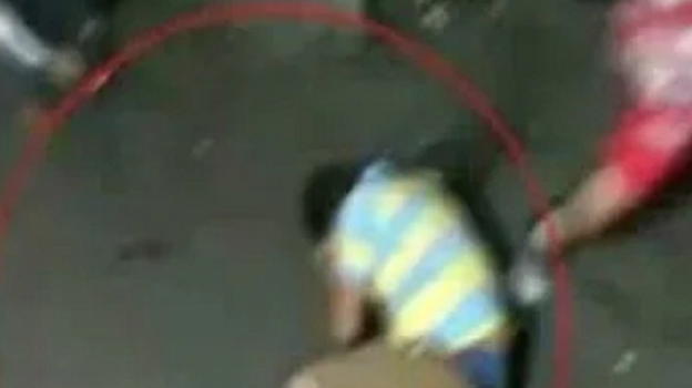 Italia, ragazzo picchiato mentre faceva colazione al bar: "Brutta femminella.."