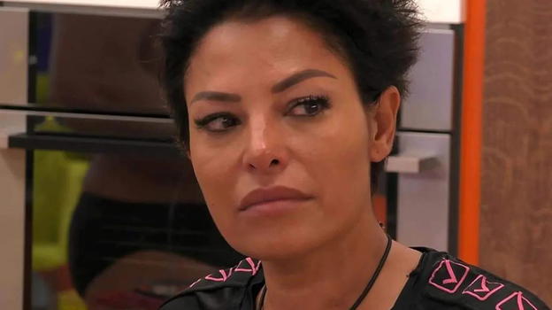 GF Vip, Carolina Marconi in lacrime: "Sono qui per dimostrare alle donne che si può tornare a sorridere dopo il tumore"