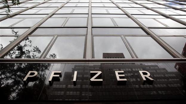 Pfizer sotto accusa: avrebbe nascosto 1,2 miliardi di euro di profitto al Fisco italiano
