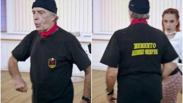 Ballando con le stelle, squalificato Enrico Montesano: "Inammissibile che abbia indossato una maglia fascista"