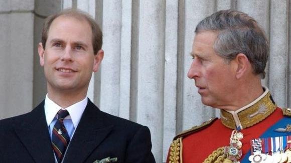 Re Carlo infrange la promessa della madre: il fratello Edoardo non sarà il Duca di Edimburgo