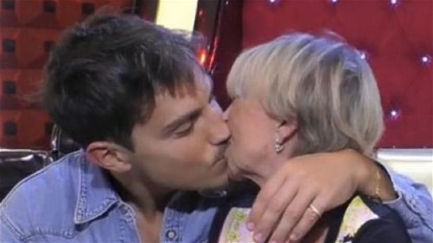 GF Vip, arriva il bacio tra Daniele Del Moro e Wilma Goich: "Ci possiamo amare platonicamente"