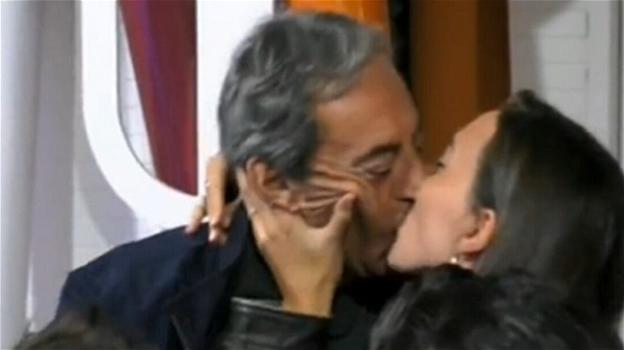 GF Vip, Attilio Romita bacia Sarah Altobello. La compagna: "Mi viene da vomitare, sono entrambi patetici"