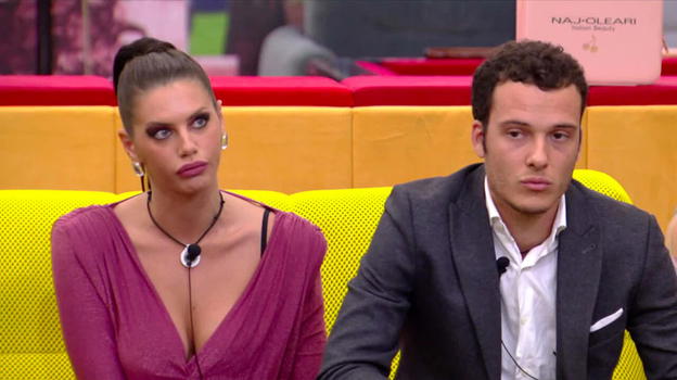 GF Vip, urla fuori dalla Casa: "Antonella vergognati, Edoardo sei un pollo"