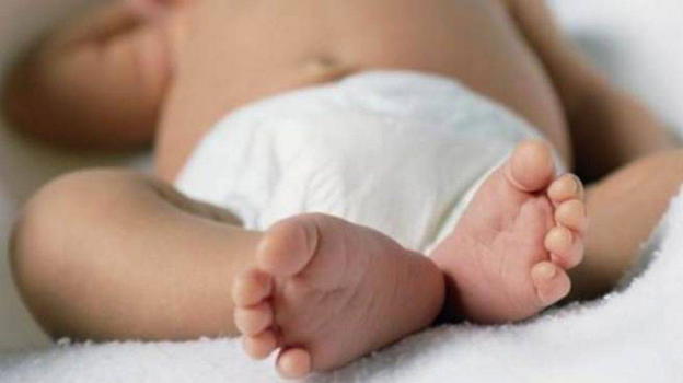 Brescia: bambina affetta da Covid muore dopo la poppata della mattina: mamma e nonno indagati