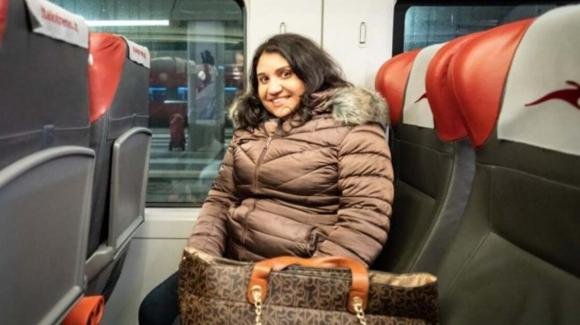 Giuseppina, operatrice scolastica pendolare da Napoli a Milano: "Treno costa meno di una stanza"
