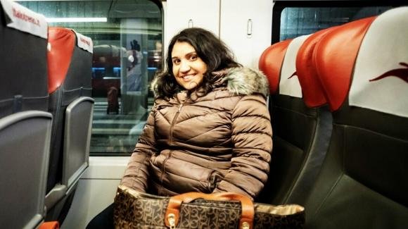 Bidella pendolare da Napoli a Milano: i conti non tornano