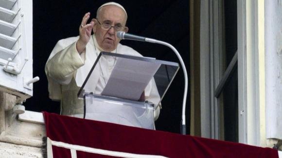 Papa Francesco: "attaccamento alle cose, sfiducia e potere, veleni del diavolo"