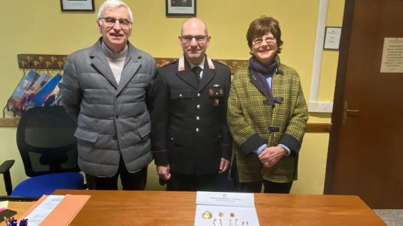 Carabiniere ritrova zaino con 30mila euro di gioielli e lo restituisce ai proprietari