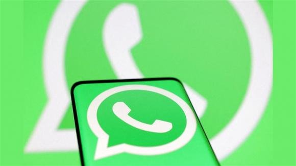 WhatsApp testa la funzione per selezionare molteplici messaggi assieme