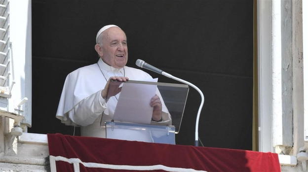 Papa Francesco: "ti voglio bene, ti prendo per mano"