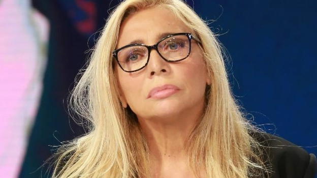 Mara Venier denuncia offese su Twitter: il caso che coinvolge Mediaset e i social media