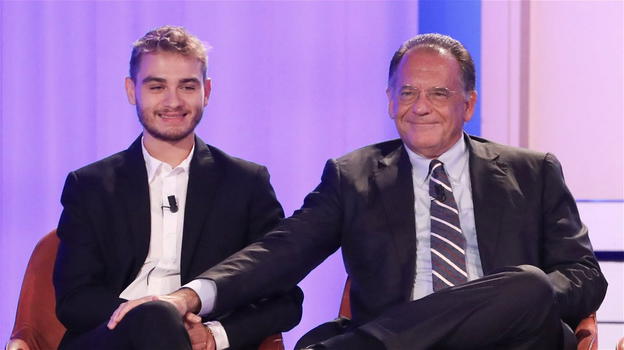 L’isola dei famosi, Simone Antolini confessa che Melissa è sua figlia. Cecchi Paone vuole adottarla