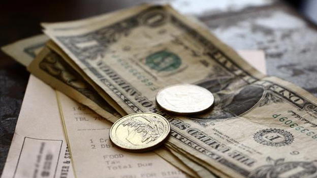 Cameriere disabile riceve una mancia che gli cambia la vita: chi è il suo benefattore