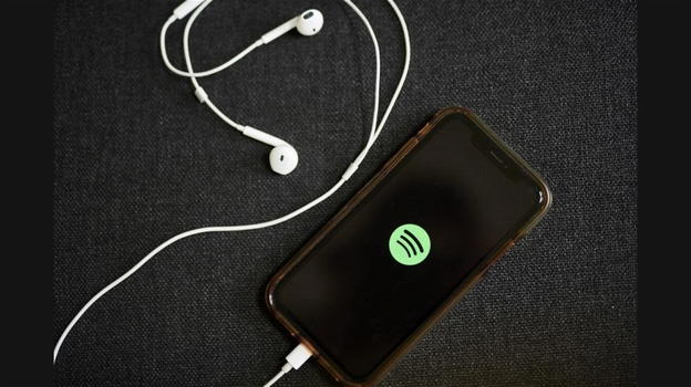 Spotify licenzia 200 persone nella divisione podcast: cosa sta succedendo?