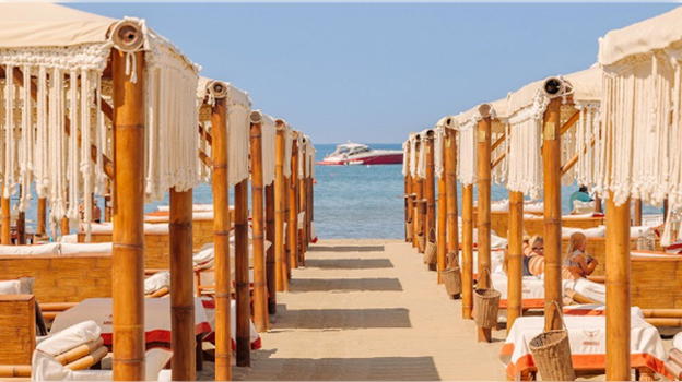L’estate del caro-spiaggia: ecco i prezzi più alti per un gazebo sulla spiaggia